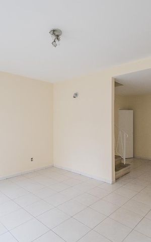 Casa à venda com 110m², 3 quartos e 2 vagasSala