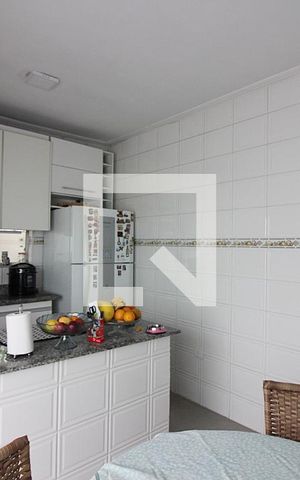 Casa para alugar com 350m², 3 quartos e 2 vagasCozinha 