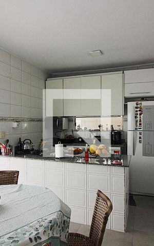 Casa para alugar com 350m², 3 quartos e 2 vagasCozinha 