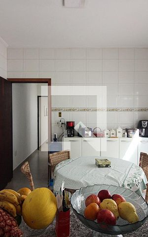 Casa para alugar com 350m², 3 quartos e 2 vagasCozinha 