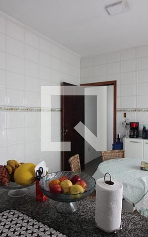 Casa para alugar com 350m², 3 quartos e 2 vagasCozinha 