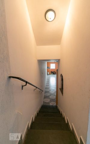 Casa à venda com 198m², 4 quartos e 3 vagas Casa à venda com 198m², 4 quartos e 3 vagasEscadas Salão de Festas