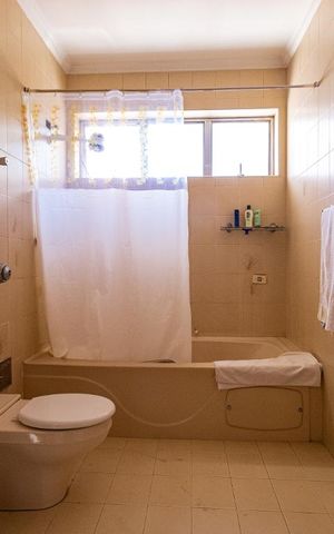 Casa à venda com 300m², 3 quartos e 5 vagas Casa à venda com 300m², 3 quartos e 5 vagasBanheiro