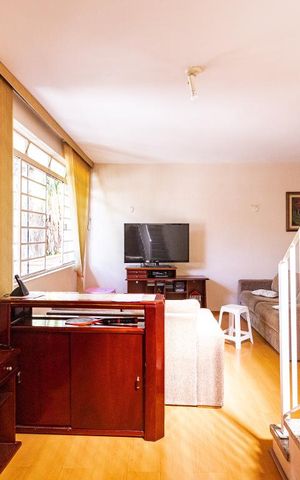 Casa à venda com 300m², 3 quartos e 5 vagas Casa à venda com 300m², 3 quartos e 5 vagasSala