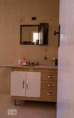 Casa à venda com 300m², 3 quartos e 5 vagas Casa à venda com 300m², 3 quartos e 5 vagasBanheiro