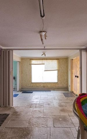 Casa à venda com 300m², 3 quartos e 5 vagas Casa à venda com 300m², 3 quartos e 5 vagasEscritório
