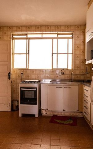 Casa à venda com 300m², 3 quartos e 5 vagas Casa à venda com 300m², 3 quartos e 5 vagasCozinha