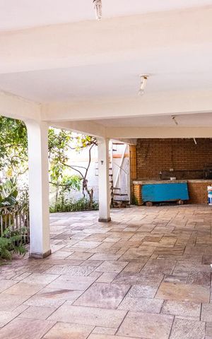 Casa à venda com 300m², 3 quartos e 5 vagas Casa à venda com 300m², 3 quartos e 5 vagasChurrasqueira