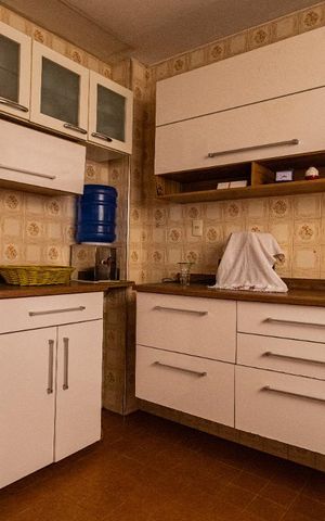 Casa à venda com 300m², 3 quartos e 5 vagas Casa à venda com 300m², 3 quartos e 5 vagasCozinha