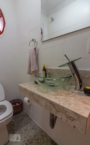 Casa de condomínio para alugar com 380m², 4 quartos e 2 vagasLavabo