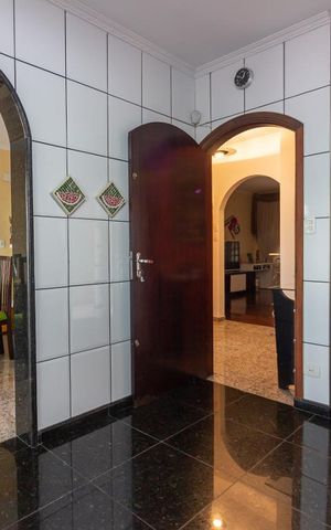 Casa de condomínio para alugar com 380m², 4 quartos e 2 vagasCozinha