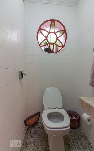 Casa de condomínio para alugar com 380m², 4 quartos e 2 vagasLavabo