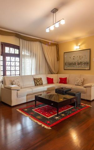 Casa de condomínio para alugar com 380m², 4 quartos e 2 vagasSala