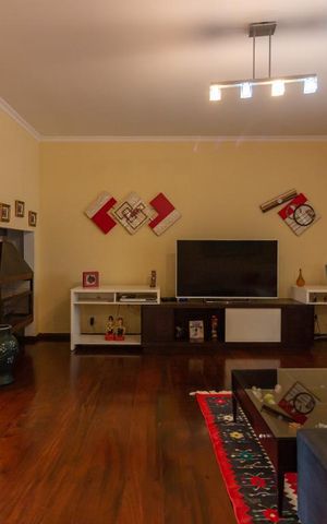 Casa de condomínio para alugar com 380m², 4 quartos e 2 vagasSala