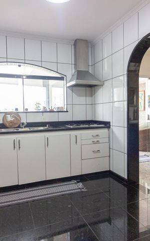 Casa de condomínio para alugar com 380m², 4 quartos e 2 vagasCozinha