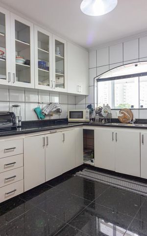 Casa de condomínio para alugar com 380m², 4 quartos e 2 vagasCozinha