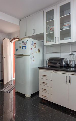 Casa de condomínio para alugar com 380m², 4 quartos e 2 vagasCozinha