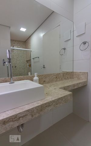 Casa de condomínio para alugar com 380m², 4 quartos e 2 vagasBanheiro