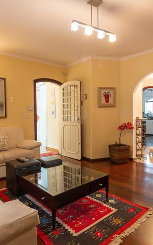 Casa de condomínio para alugar com 380m², 4 quartos e 2 vagasSala
