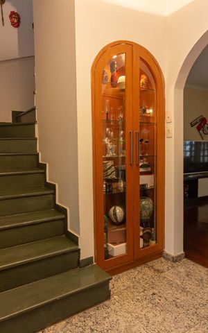 Casa de condomínio para alugar com 380m², 4 quartos e 2 vagasHall