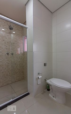 Casa de condomínio para alugar com 380m², 4 quartos e 2 vagasBanheiro