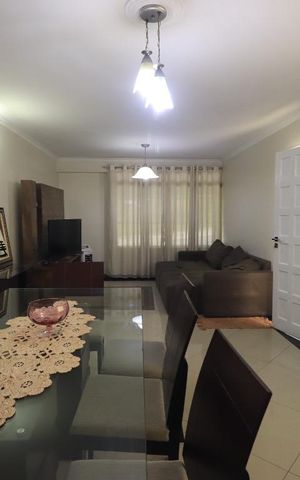 Casa à venda com 157m², 3 quartos e 2 vagasSala