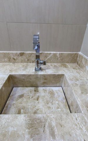 Apartamento à venda com 74m², 2 quartos e 2 vagas Apartamento à venda com 74m², 2 quartos e 2 vagasDetalhe do Banheiro da Suite