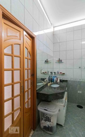 Casa para alugar com 230m², 3 quartos e 2 vagas Casa para alugar com 230m², 3 quartos e 2 vagasBanheiro