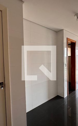 Apartamento para alugar com 239m², 4 quartos e 4 vagas Apartamento para alugar com 239m², 4 quartos e 4 vagasCorredor