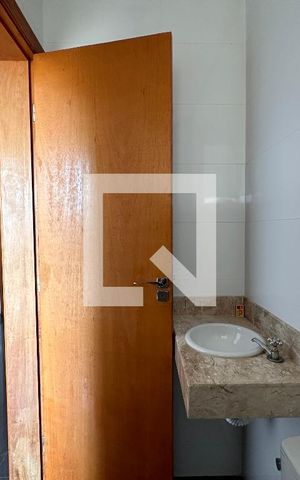 Apartamento para alugar com 239m², 4 quartos e 4 vagas Apartamento para alugar com 239m², 4 quartos e 4 vagasBanheiro