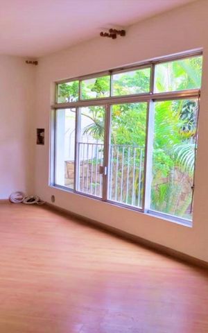 Casa à venda com 320m², 4 quartos e 4 vagasSala