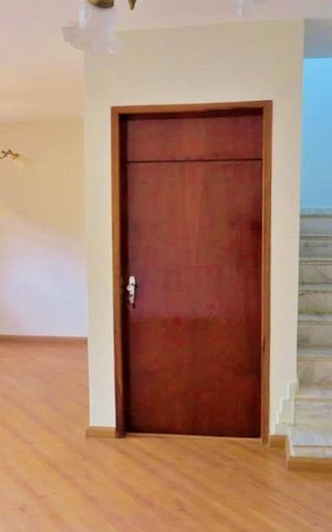 Casa à venda com 320m², 4 quartos e 4 vagasSala