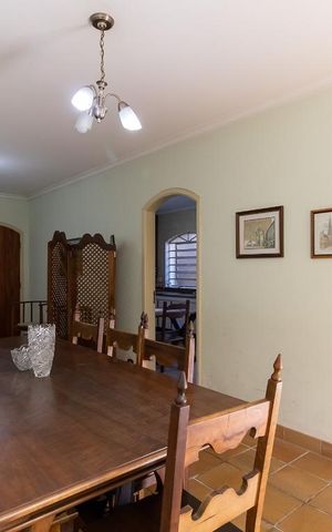 Casa à venda com 225m², 4 quartos e 2 vagas Casa à venda com 225m², 4 quartos e 2 vagasSala de Jantar