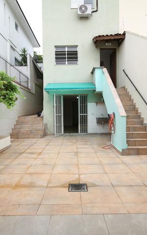 Casa à venda com 150m², 3 quartos e 2 vagasQuintal Fundos