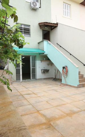 Casa à venda com 150m², 3 quartos e 2 vagasQuintal Fundos