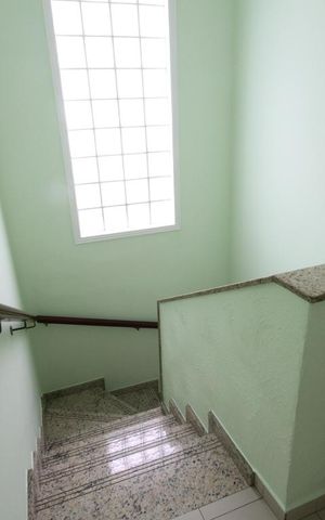 Casa à venda com 150m², 3 quartos e 2 vagasEscada