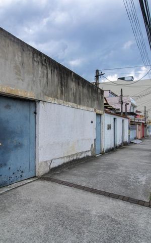 Casa à venda com 360m², 6 quartos e 4 vagas Casa à venda com 360m², 6 quartos e 4 vagasFachada