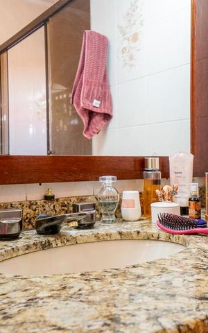 Casa à venda com 210m², 3 quartos e 4 vagas Casa à venda com 210m², 3 quartos e 4 vagasPia