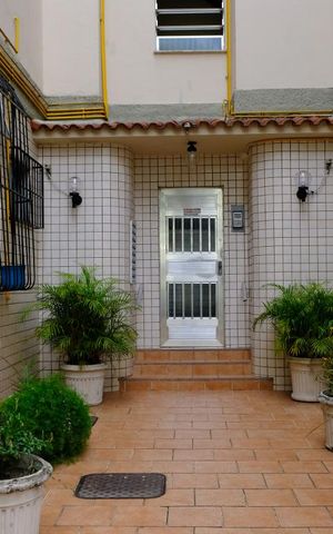 Apartamento à venda com 70m², 3 quartos e 2 vagasEntrada do prédio