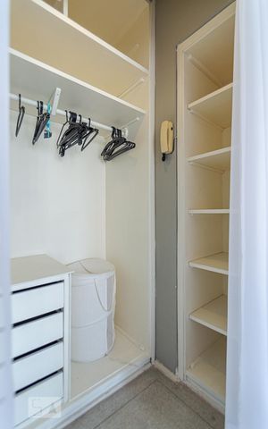 Apartamento para alugar com 90m², 1 quarto e 1 vaga Apartamento para alugar com 90m², 1 quarto e 1 vagaCloset