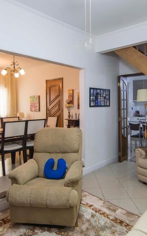 Casa à venda com 200m², 4 quartos e 3 vagasSala