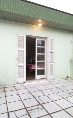 Casa à venda com 200m², 4 quartos e 3 vagasSacada quarto 1