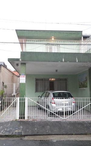 Casa à venda com 200m², 4 quartos e 3 vagasFachada