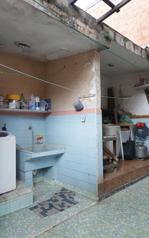Casa à venda com 200m², 4 quartos e 3 vagasArea de serviço