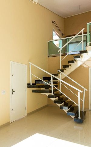 Casa à venda com 159m², 3 quartos e 2 vagasSala de estar