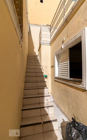 Casa à venda com 159m², 3 quartos e 2 vagasEscadas para a churrasqueira