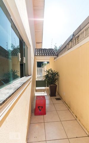 Casa à venda com 159m², 3 quartos e 2 vagasCorredor externo lateral