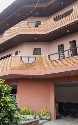 Casa à venda com 380m², 4 quartos e 5 vagasFachada