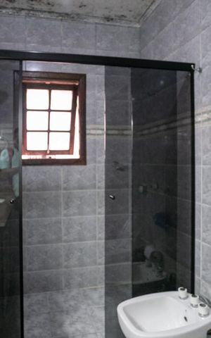 Casa à venda com 380m², 4 quartos e 5 vagasBanheiro da Suíte 1