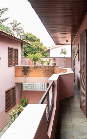 Casa à venda com 380m², 4 quartos e 5 vagasSacada dos quartos